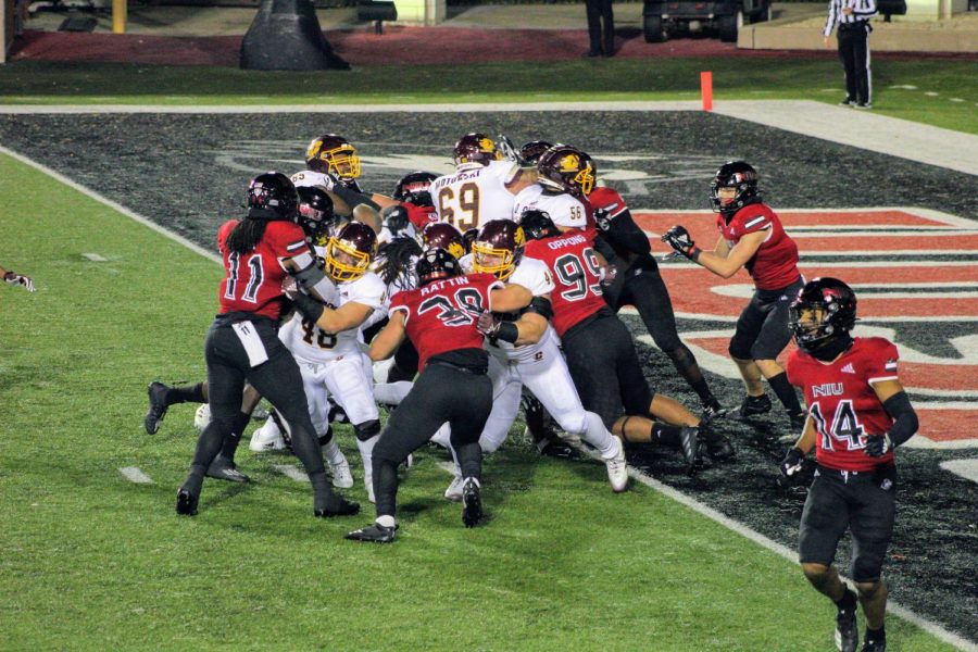 Huskies could claim first win, Bronze Stalk against Ball State